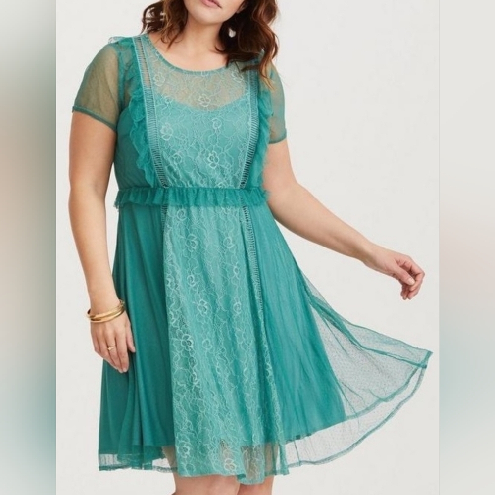 Torrid Teal Lace & Mesh Skater Dress – Size 4 – Excellent Used Condition